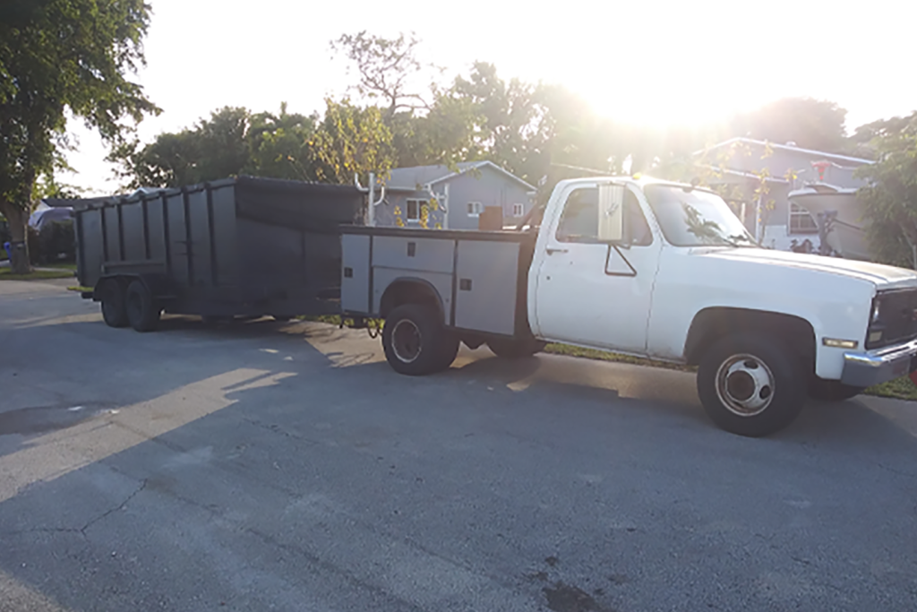 JM Junk Removal truck providing efficient junk removal services in Hollywood, Florida.